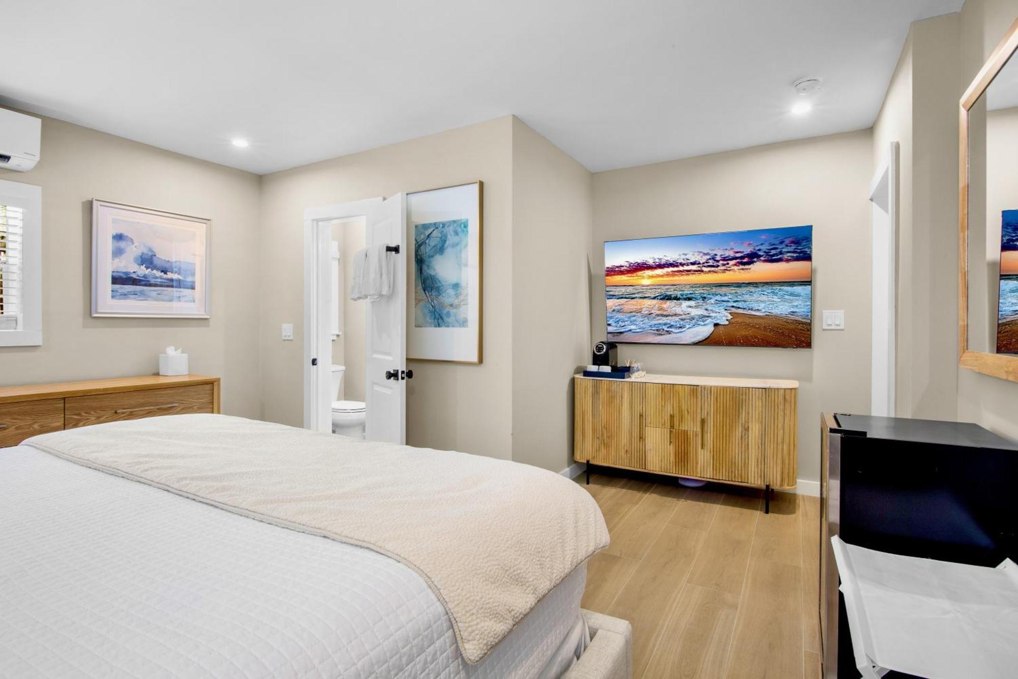 King Room,1730038179:JPEG